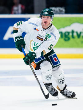 Färjestads Ole-Kristian Tollefsen med pucken