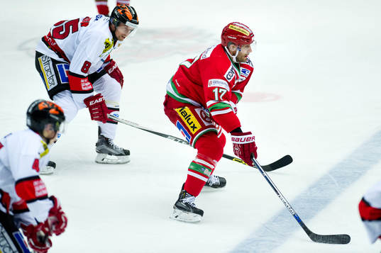 Örebros Kalle Olsson och Modos Patrick Dwyer