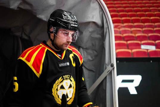Brynäs Lukas Kilström före ishockeymatchen i SHL mellan