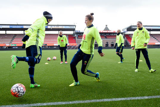 Sveriges Lisa Dahlkvist, Linda Sembrant, Emma Berglund,