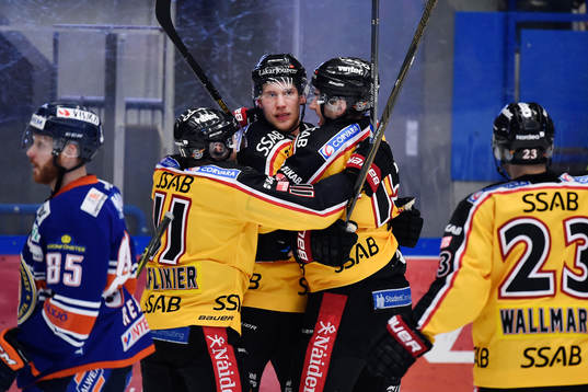 Luleås Ilari Melart jublar