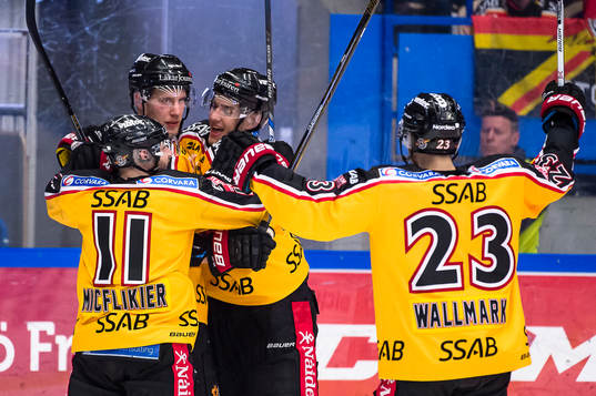 Luleås Ilari Melart jublar