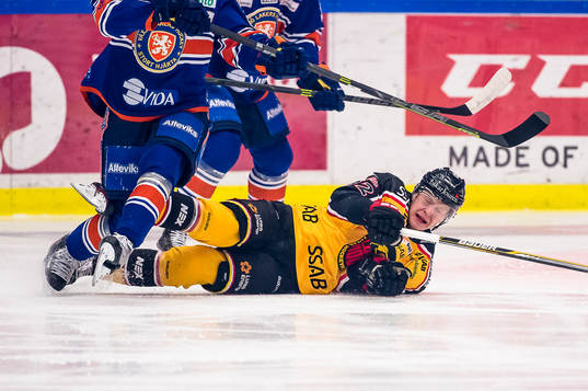 Luleås Lennart Petrell faller