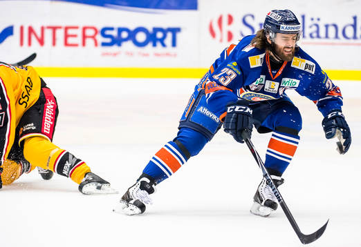 Växjös Ville Leino grinar illa