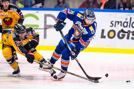 Luleås Jonathan Sigalet jagar Växjös Ville Leino