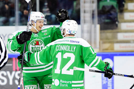 Rögles Erik Santesson (tv) gör 1-0 och jublar med Jack