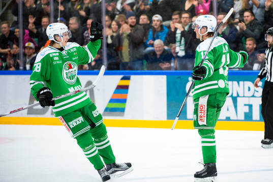 Rögles Emil Kristensen Löjborg jublar med David Åslin