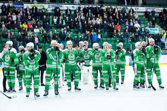 Spelarna lyssnar på intervjuer