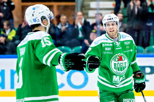 Rögles Dominik Granak firas av Patrik Cehlin