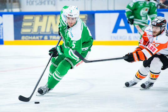 Rögles Alen Bibic jagas av Karlskronas Jimmy Andersson