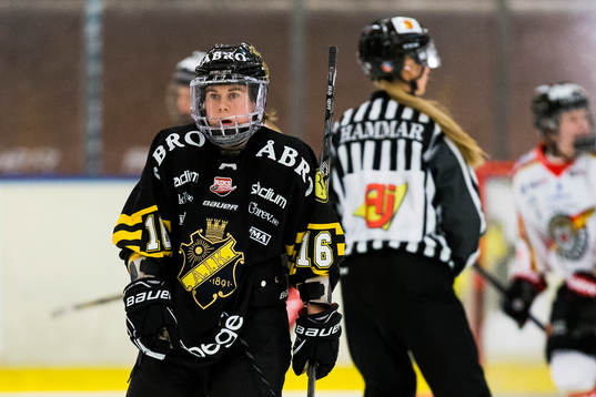 s Lisa Johansson ser deppig ut