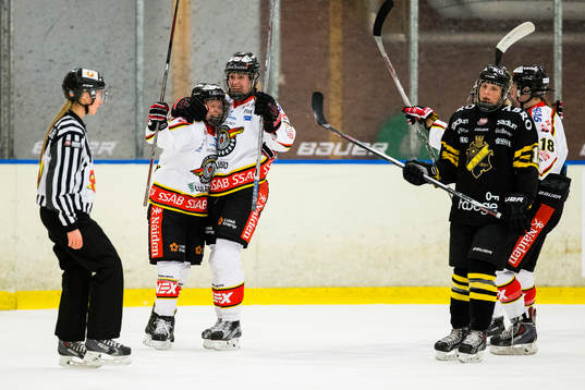 Luleås Emelie Jönsson jublar