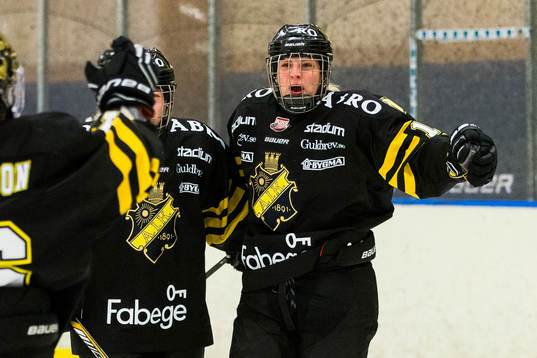 s Josefine Hoegh Persson jublar