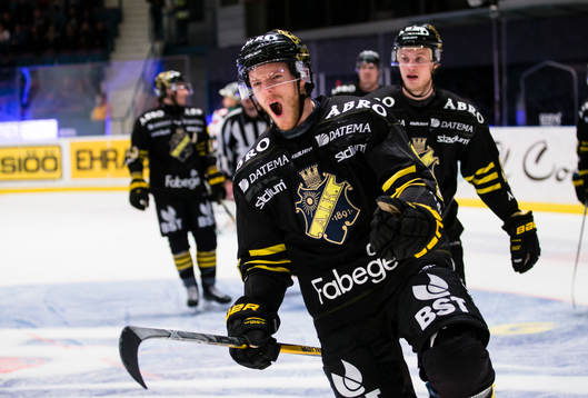 s Jonas Almtorp firar 1-0 målet