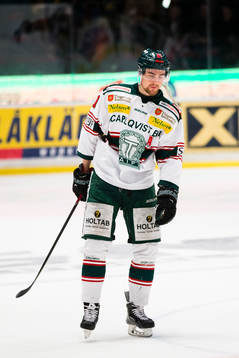 Tingsryds Filip Owesson ser deppig ut