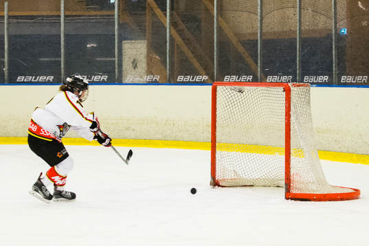 Luleås Christa Alanko lägger in 4-2 i öppet mål
