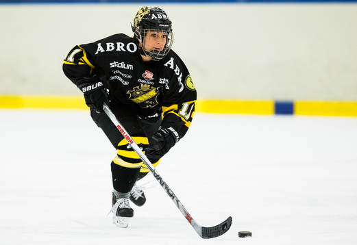 s Line Bialik Öien med pucken