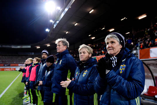 Sveriges assisterande förbundskapten Lilie Persson och