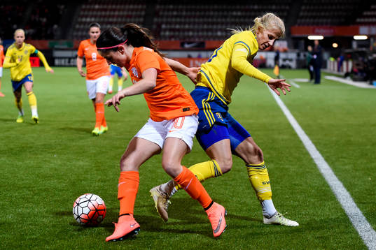 Nederländernas Daniëlle van de Donk och Sveriges Sofia