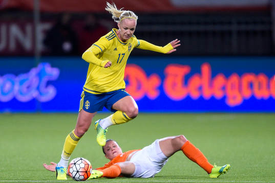 Sveriges Caroline Seger och Nederländernas Sherida Spitse