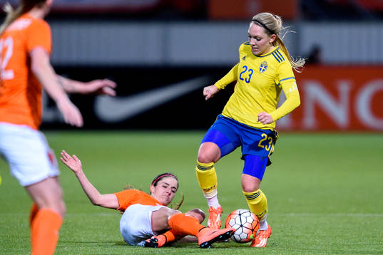 Nederländernas Daniëlle van de Donk och Sveriges Elin