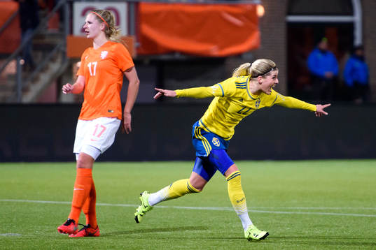 Sveriges Olivia Schough jublar och Nederländernas Kelly