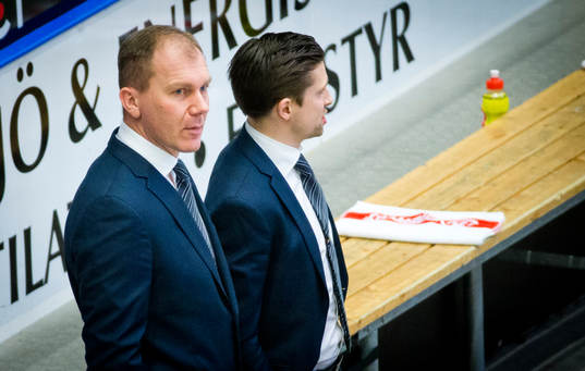 s tränare Johan Lindbom