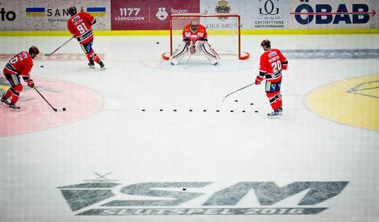 Örebros målvakt Julius Hudacek, Marcus Weinstock, Jakub