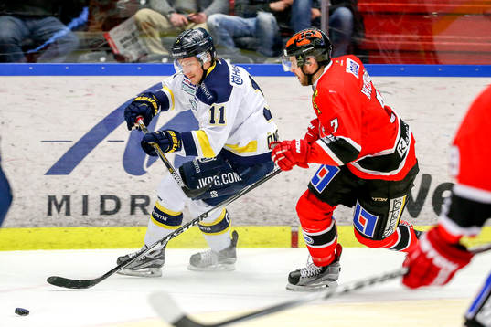 s Simon Önerud och Örebros Alexander Hellström