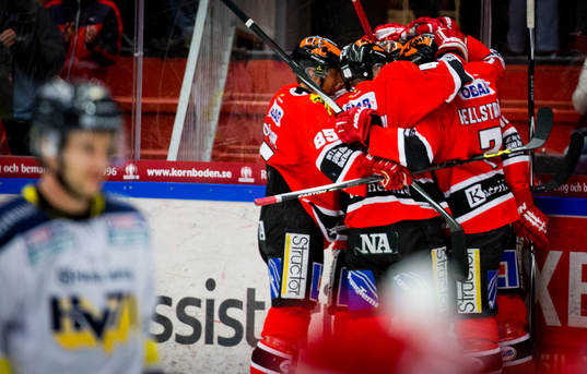 Örebros Marko Anttila gör 1-0 och jublar