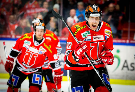 Örebros Marko Anttila gör 1-0 och jublar