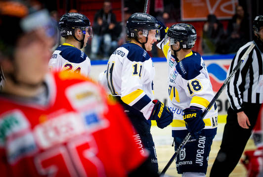 s Simon Önerud gör 2-2 och jublar med Erik Christensen