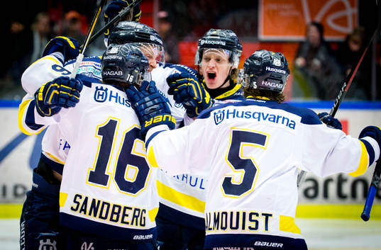 s Filip Sandberg gör 2-3 och jublar med Oscar Sundh och