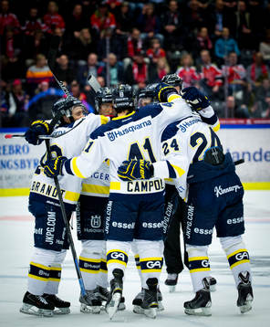 s Chris Campoli gör 2-1 och jublar med Pär Arlbrandt och
