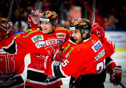 Örebros Jakub Krejcik och Martin Johansson jublar vid