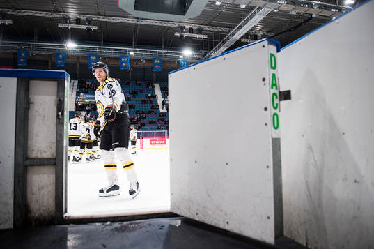 Brynäs Anssi Salmela värmer upp