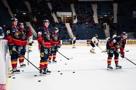 Djurgårdens spelare värmer upp