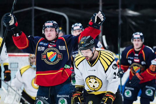 Djurgårdens Linus Hultström gör 4-1 och jublar medan