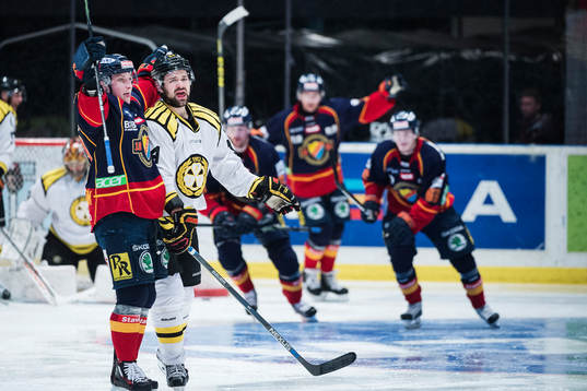 Djurgårdens Linus Hultström gör 4-1 och jublar medan