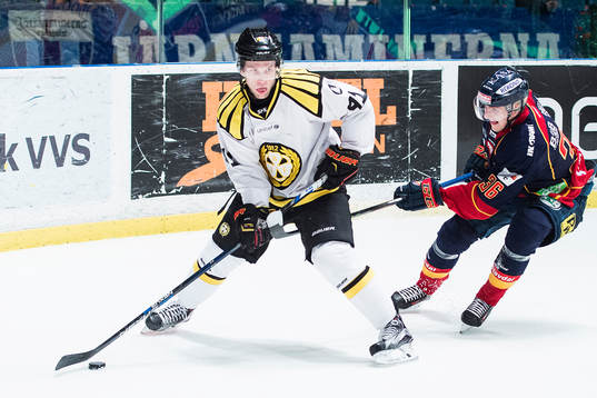 Brynäs Greg Scott mot Djurgårdens Philip Holm  i