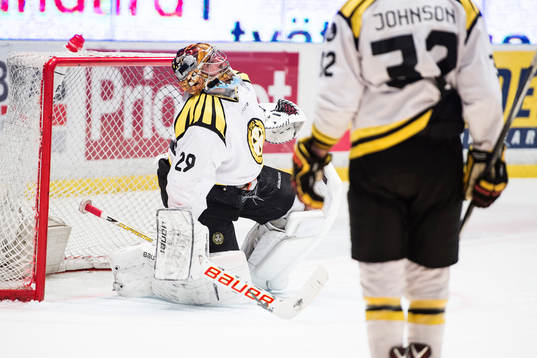 Brynäs målvakt Bernhard Starkbaum deppar