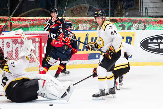 Brynäs målvakt Bernhard Starkbaum släpper in 5-4 av
