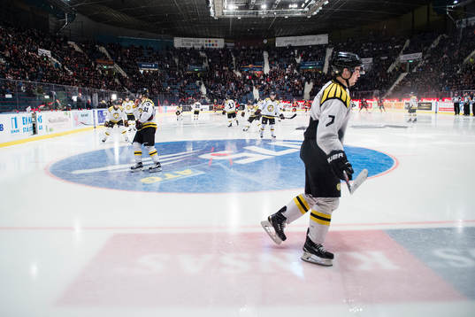 Brynäs spelare värmer upp