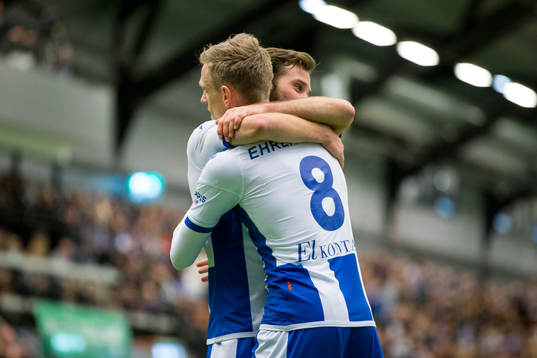 IFK Göteborgs Sören Rieks jublar ihop med Emil Salomonsson