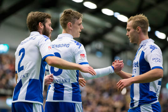 IFK Göteborgs Sören Rieks jublar ihop med Emil