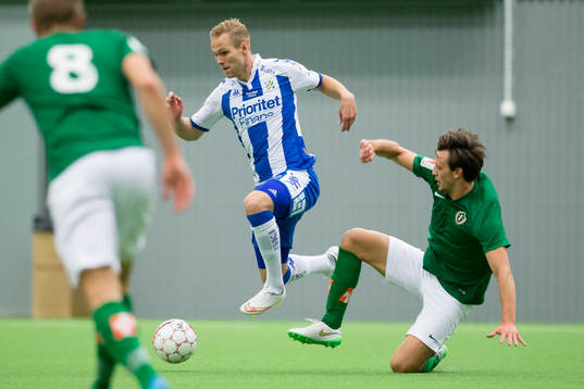 IFK Göteborgs Gustav Engvall före Jönköpings Max Watson