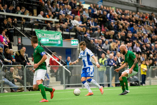 IFK Göteborgs Jakob Ankersen mellan Jönköpings Tommy