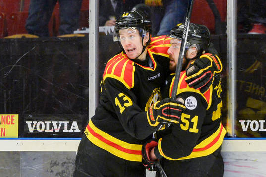 Brynäs Sondre Olden och Marc Zanetti jublar