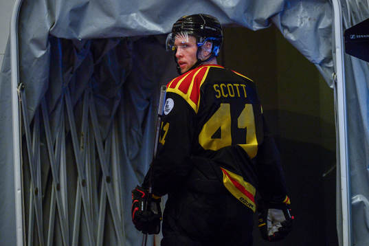Brynäs Greg Scott lämnar isen