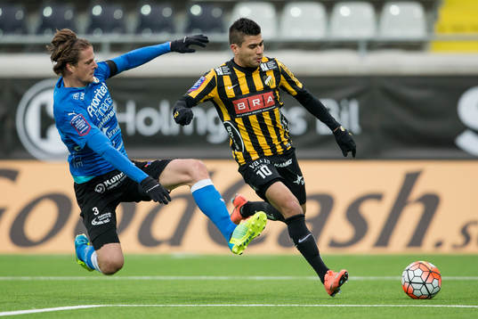 Halmstads Fredrik Liverstam mot Häckens Paulinho